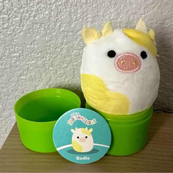 2.5” Bodie The Cow Micromallows Capsule NWT - Picture 1 of 1